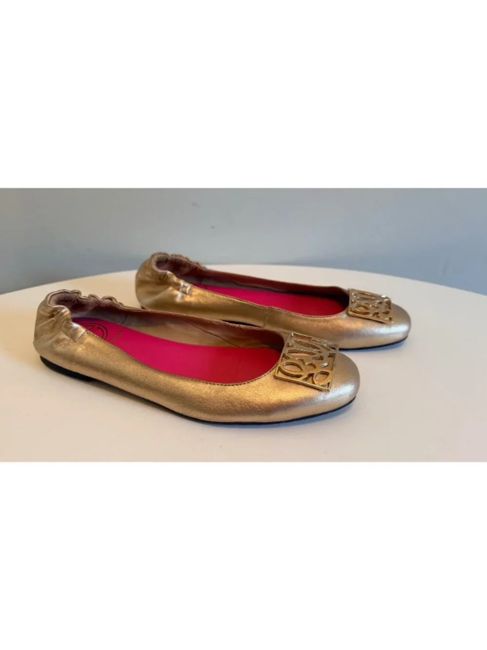 Lilly Pulitzer Gold Ballet Flats With Logo Emblem Size 7.5M Leather Upper